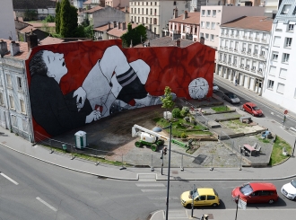 Ella-Pitr-Papiers-Peintres-Saint-Etienne-Chateaucreux-Le-coup-de-pied-à-la-lune-Mur-Graffiti-Football-4 Ella-Pitr-Papiers-Peintres-Saint-Etienne-Chateaucreux-Le-coup-de-pied-à-la-lune-Mur-Graffiti-Football-4