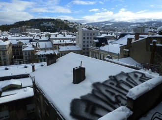 Ella-&-Pitr-St-Etienne-peinture-neige-snow-painting-toit-rooftop-piece-art-ubrain-les-papiers-peintres-saint-etienne-2014_1-web Ella-&-Pitr-St-Etienne-peinture-neige-snow-painting-toit-rooftop-piece-art-ubrain-les-papiers-peintres-saint-etienne-2014_1-web