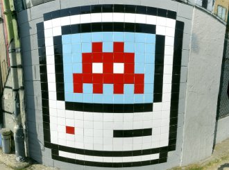 Space-Invader-Mac-Icon-on-Beverly-2006-web