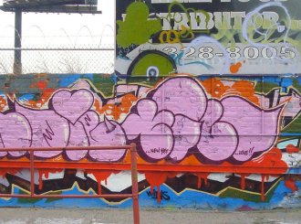 Tilt-et-Indie-graffiti-street-art-urbain-flop-throw-up-2009-web