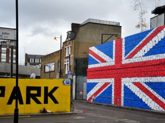 Tilt-union-jack-Londres-London-graffiti-street-art-urbain-flop-throw-up-2011_2-web