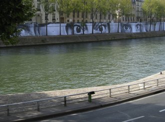 jr-pciture-paris-quai-de-seine-women-are-hereos-2009-web