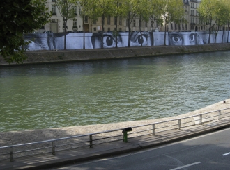 jr-pciture-paris-quai-de-seine-women-are-hereos-2009-web jr-pciture-paris-quai-de-seine-women-are-hereos-2009-web